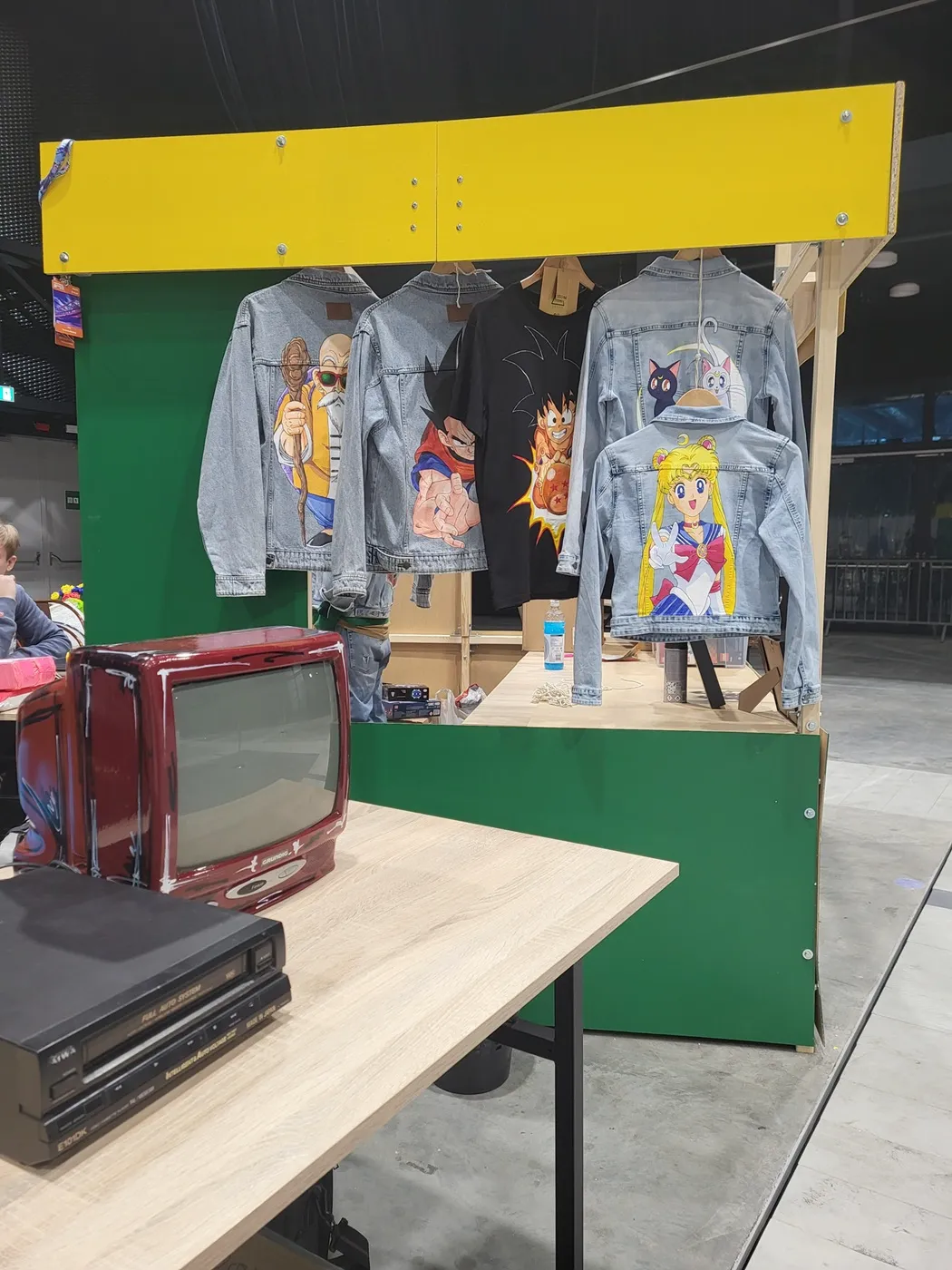 Kurtka jeansowa z motywami anime