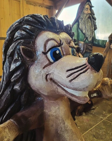 Malowane rzeźby drewniane