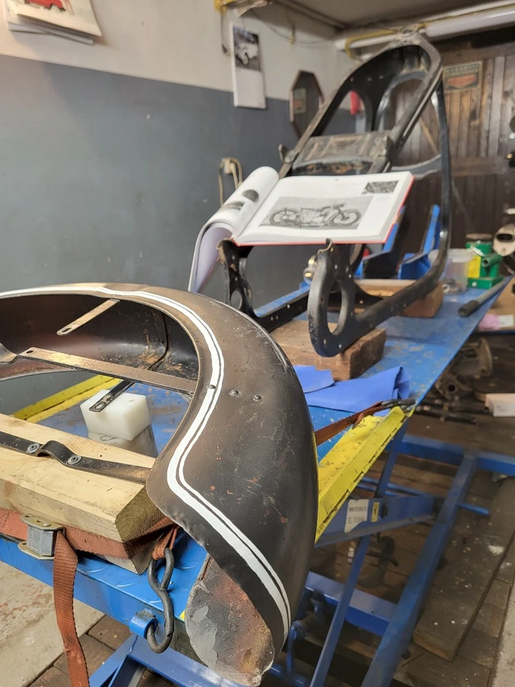 BMW EMW R35 - rekonstrukcja klasycznego motocykla