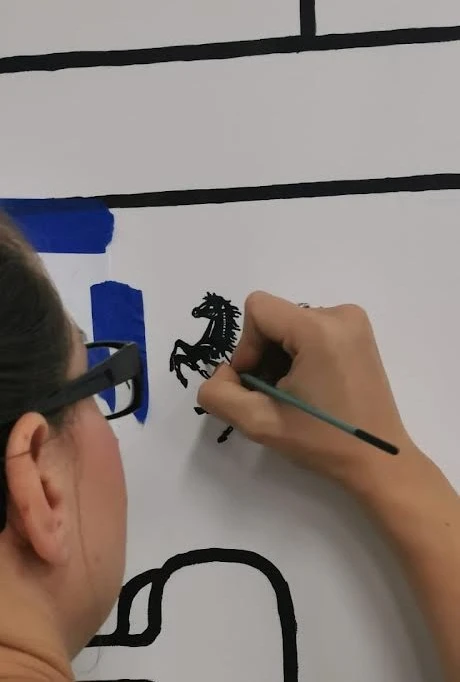 Mural w garażu - motoryzacyjny akcent