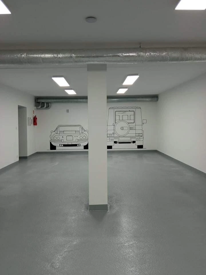 Mural w garażu - motoryzacyjny akcent